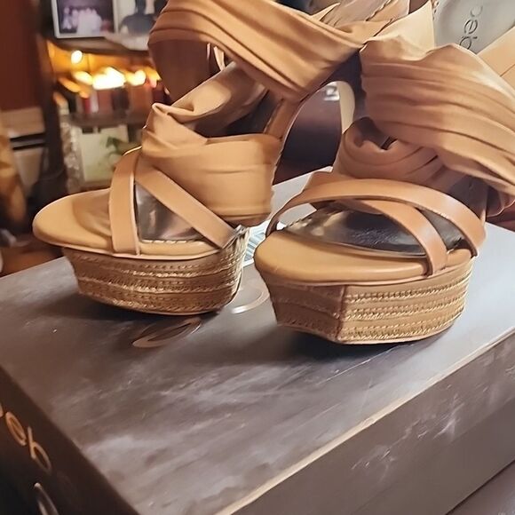 Vintage BEBE 6-inch gold fabric open toe heel - Picture 6 of 6